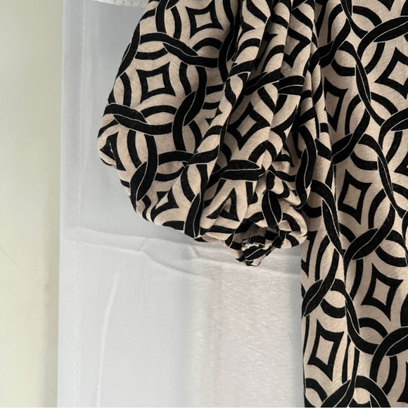 I C E Women’s Black Cream Knot Side Wrap Dress Size 10 EUC - Picture 5 of 9